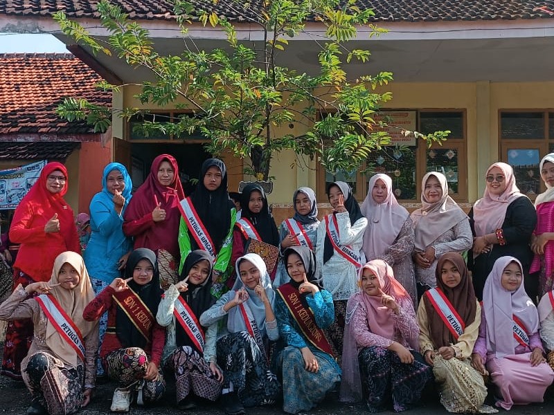 SDN 1 KEDUNGDOWO MEMPERINGATI HARI KARTINI